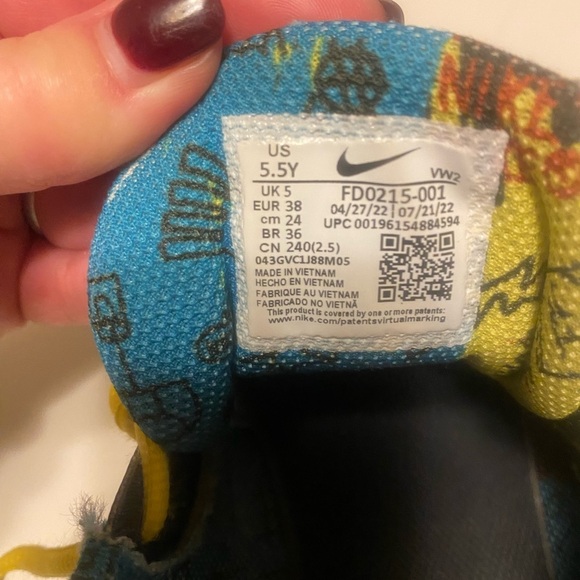 Nike kyrie irving flytrap FD0215-001 Youth Size 5.5 Distressed No Box See Photos - Picture 7 of 8